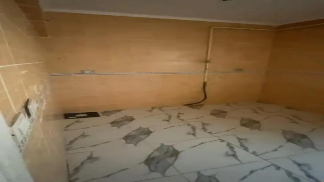 شقة مميزة للبيع تطل على معلم رئيسي