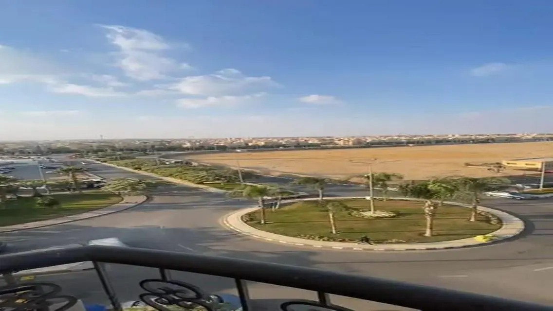 شقة مميزة للبيع تطل على معلم رئيسي