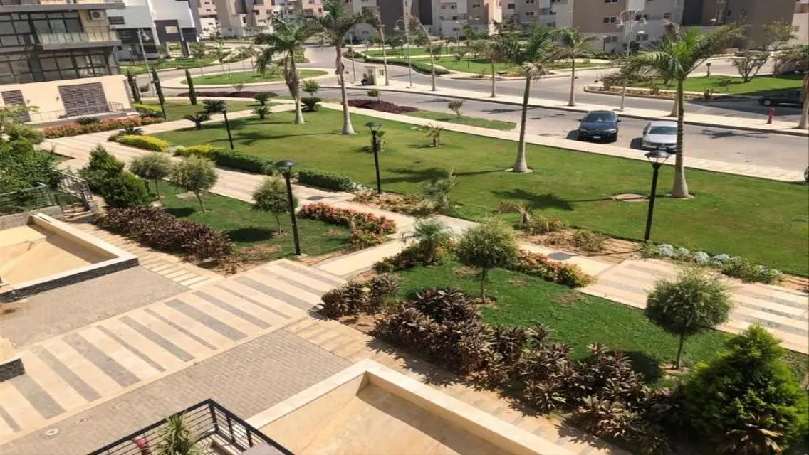 شقة فاخرة للبيع في مدينة مدينتي