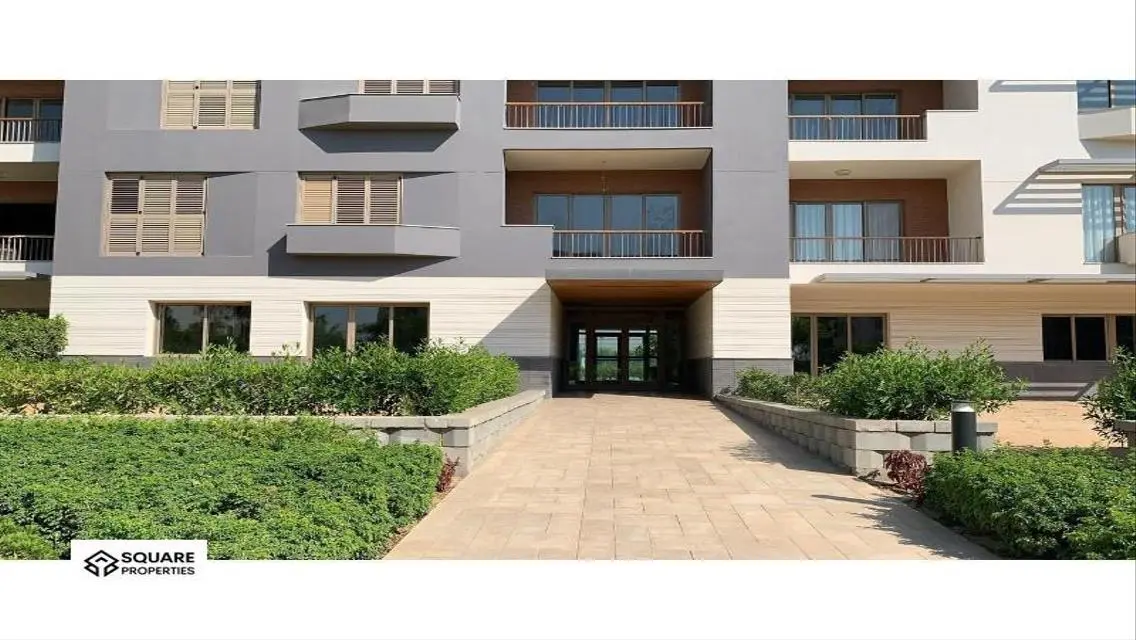 Luxury Apartment with Stunning Lake View