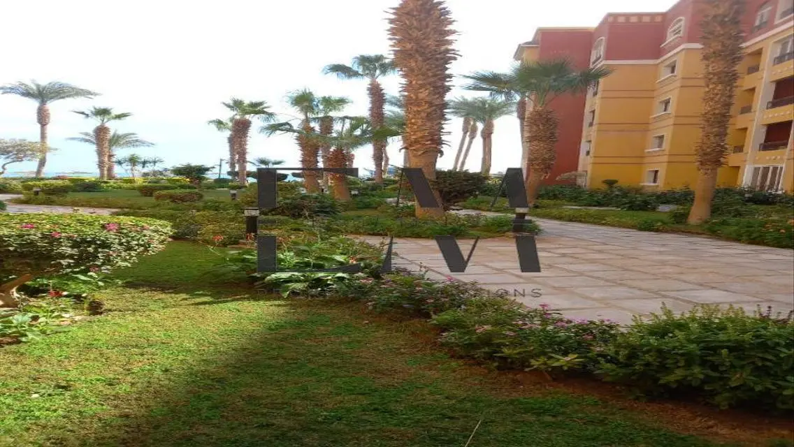عقار مميز بإطلالة رائعة وحديقة خاصة