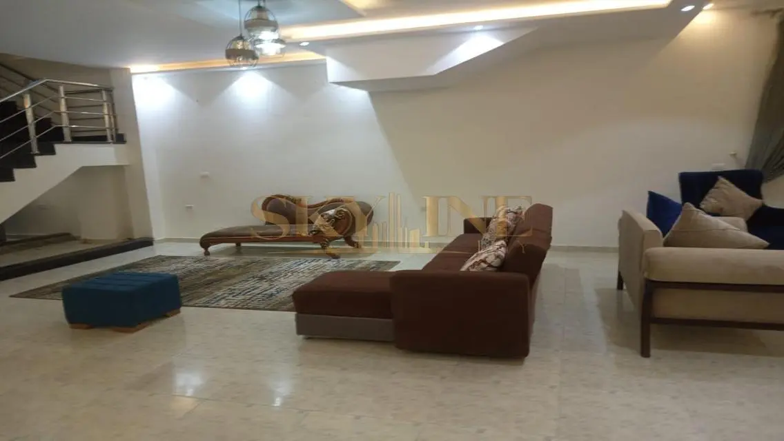 شقة فاخرة مع حديقة ومسبح خاص