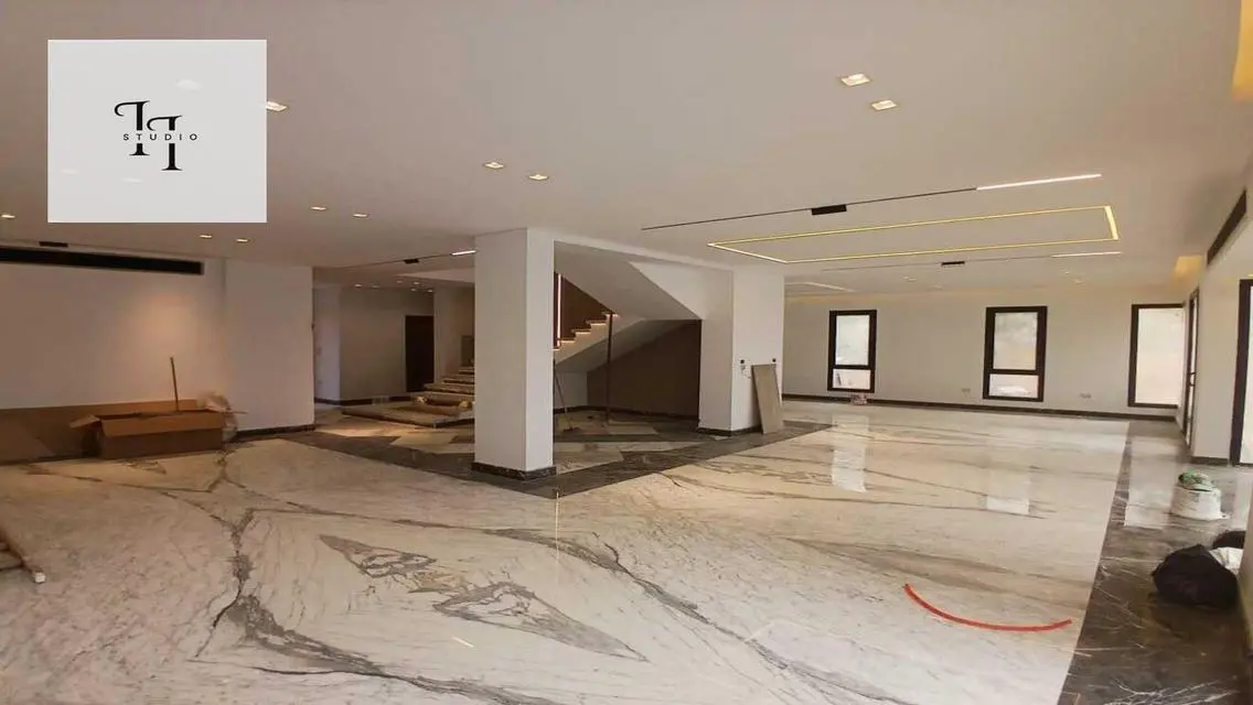 شقة فاخرة في V Residences - 3 غرف نوم مع حديقة خاصة ومسبح
