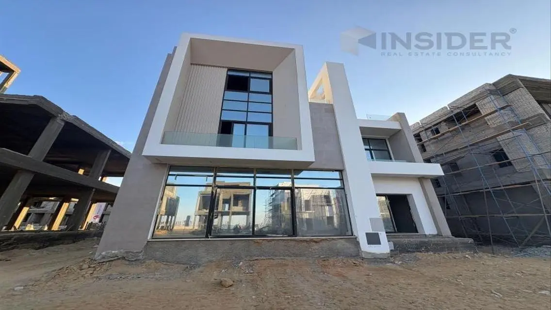 Stunning Villa with Private Garden and Pool in Prime Location