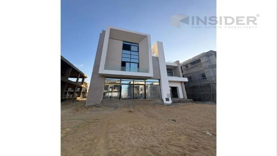 Stunning Villa with Private Garden and Pool in Prime Location