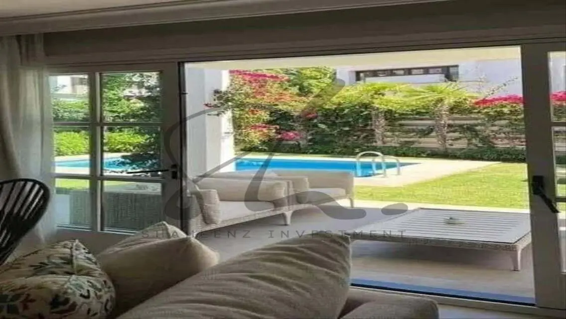 فيلا فاخرة للبيع بحديقة ومسبح خاص