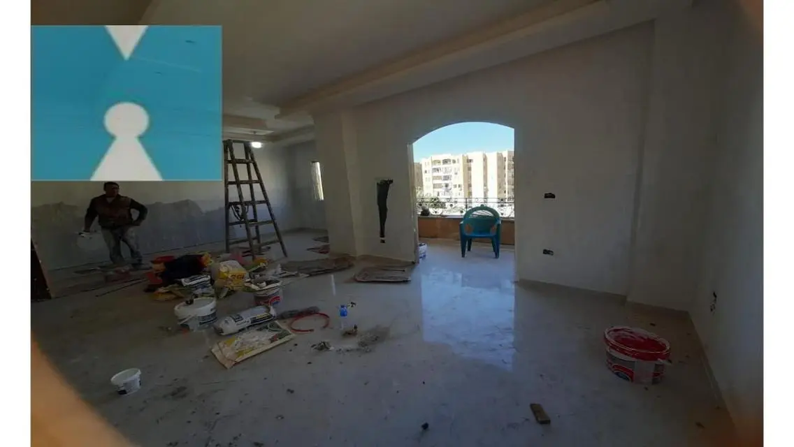 شقة مميزة للإيجار مع شرفة وحارس أمن في موقع متميز