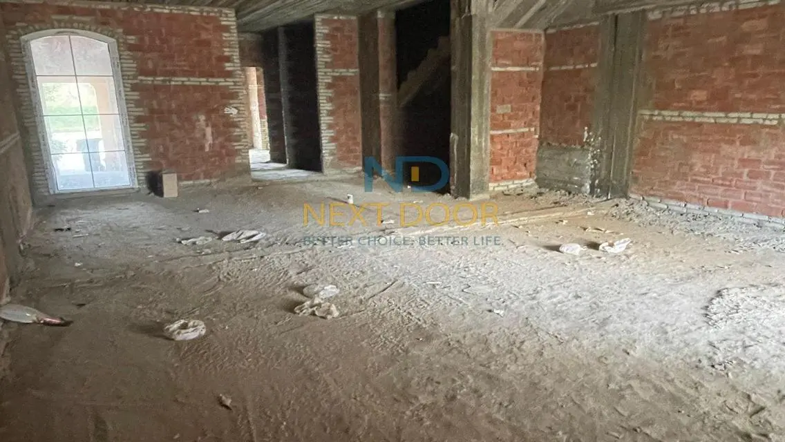 شقة فاخرة للبيع بمساحة واسعة وبإطلالة خلابة