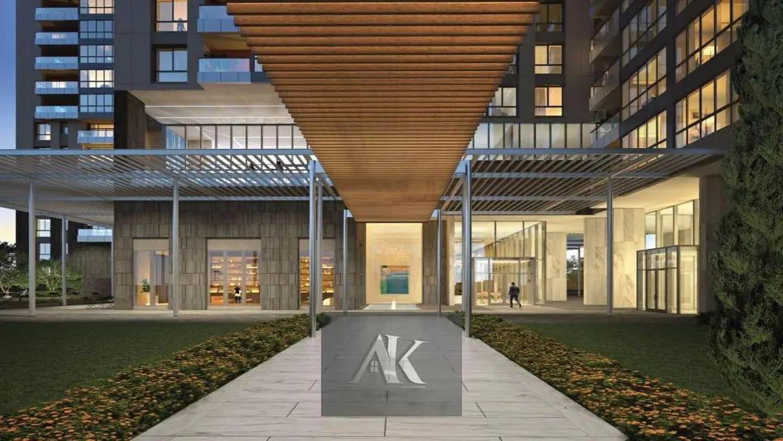 Luxury Apartment Overlooking Lakes with All Amenities