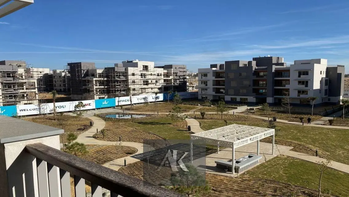 Luxury Apartment Overlooking Lakes with All Amenities