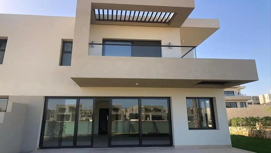 فيلا فاخرة بموقع متميز مع مرافق استثنائية