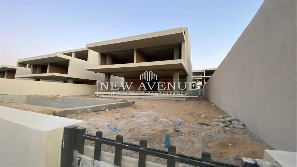 Luxurious Villa with Stunning Views in the Heart of the City