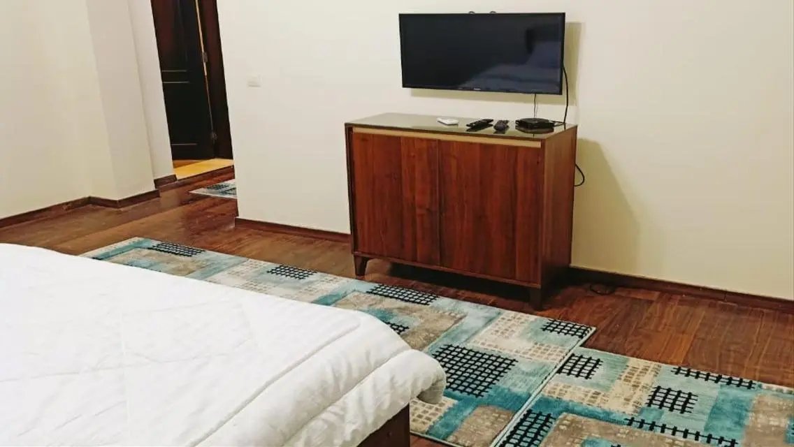 Luxurious 3-Bedroom Apartment with Impressive Amenities by the Lakes