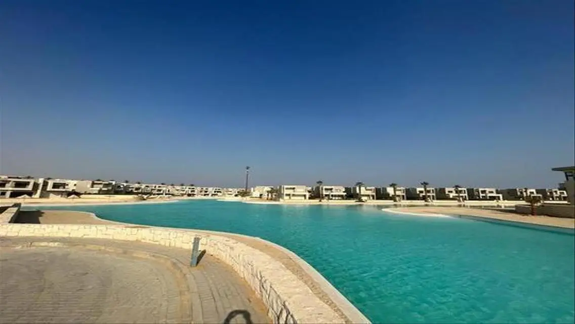فيلا فاخرة بإطلالة على البحيرات في أزها