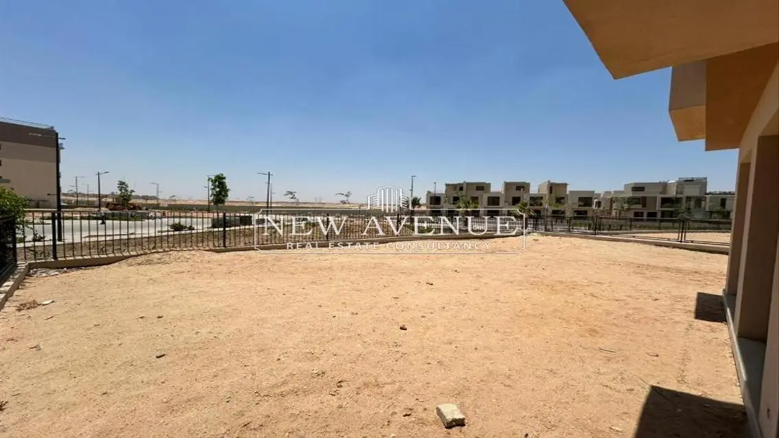 Luxury Property with Private Garden and Balcony