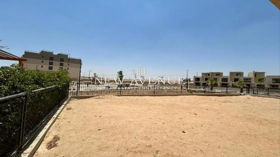 Luxury Property with Private Garden and Balcony