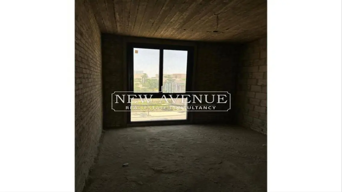 Luxury Property with Private Garden and Balcony