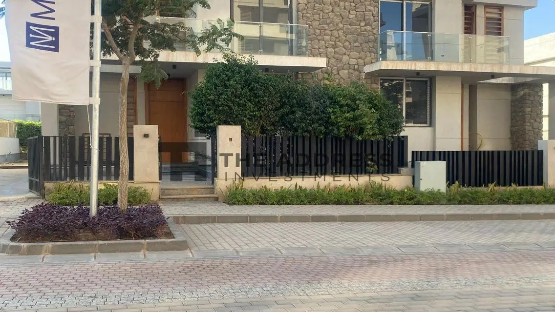 فيلا فاخرة بمساحة واسعة وحديقة خاصة