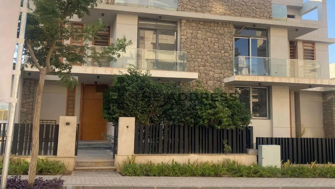 فيلا فاخرة بمساحة واسعة وحديقة خاصة