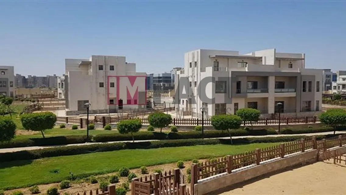فيلا فاخرة للبيع بمساحة 400 متر مع مسبح خاص وحديقة خاصة