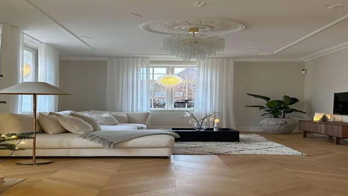 Stylish 3-Bedroom Apartment with Lake View