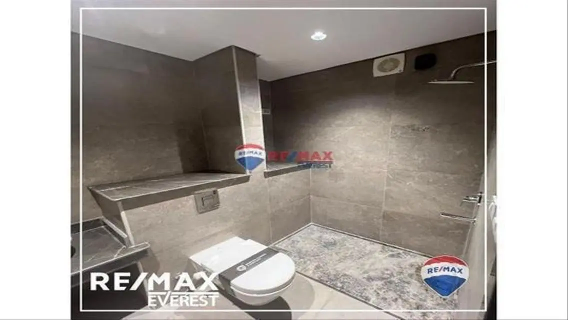 Luxury Apartment 2009 with Two Bedrooms and Study