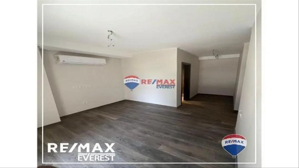 Luxury Apartment 2009 with Two Bedrooms and Study