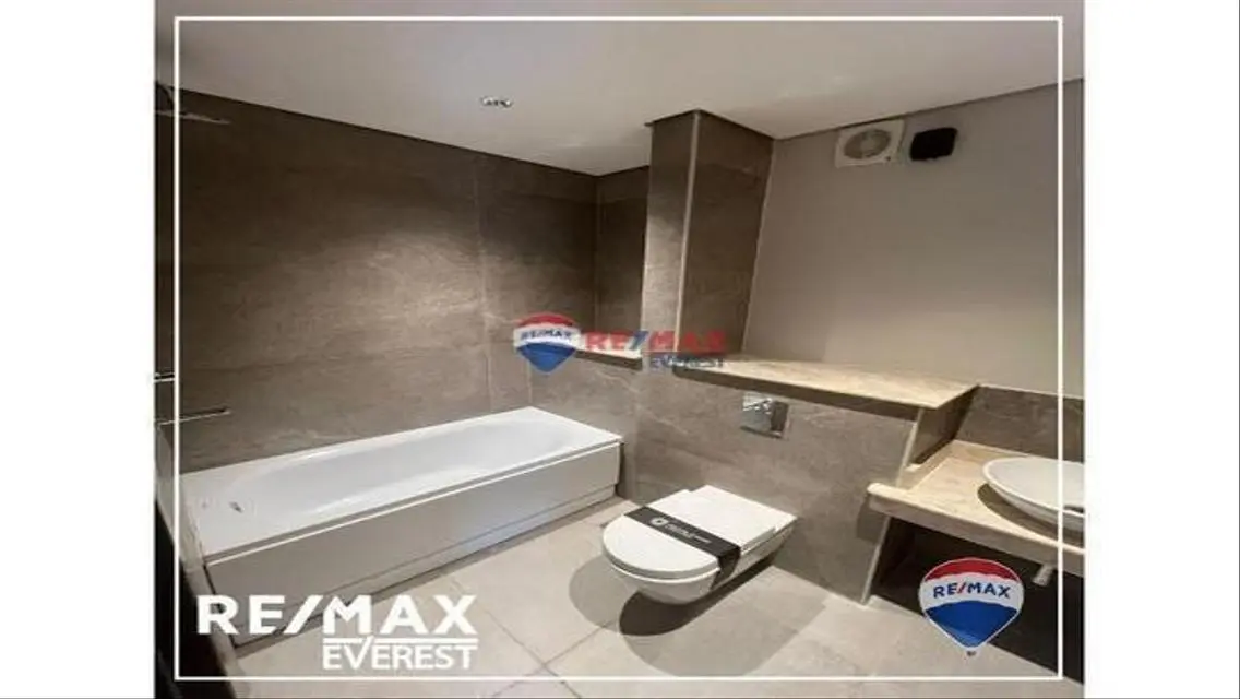 Luxury Apartment 2009 with Two Bedrooms and Study