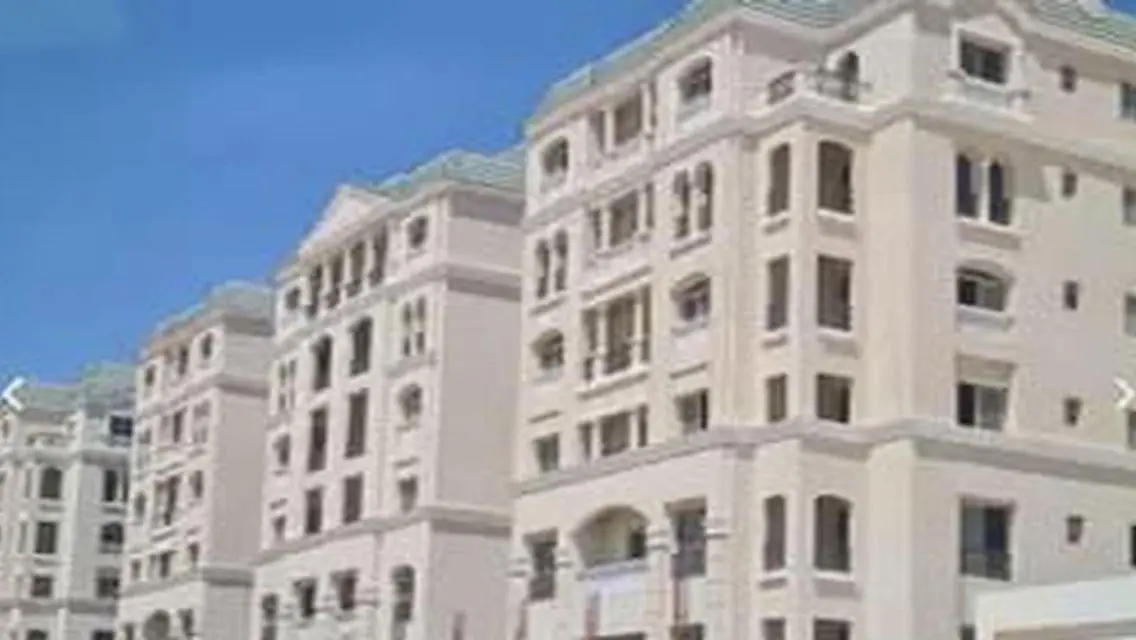 عقار مميز بحراسة أمنية وموقف مغطى