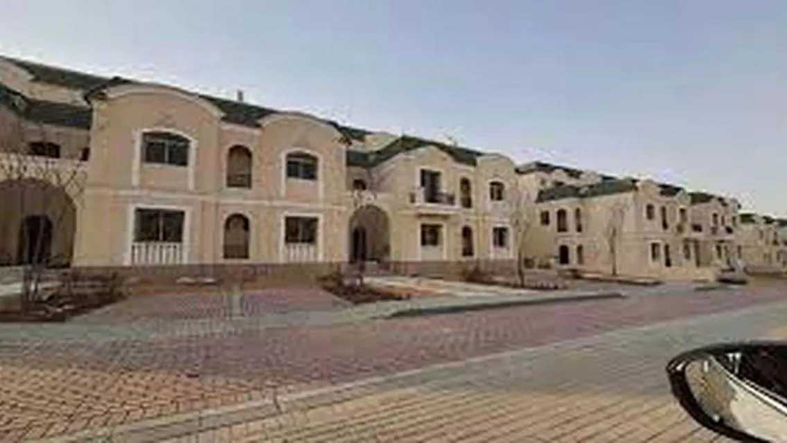 عقار مميز بحراسة أمنية وموقف مغطى