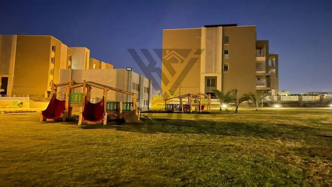 فيلا فاخرة مع شرفة ومسبح مشترك