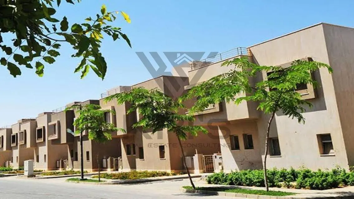فيلا فاخرة مع شرفة ومسبح مشترك