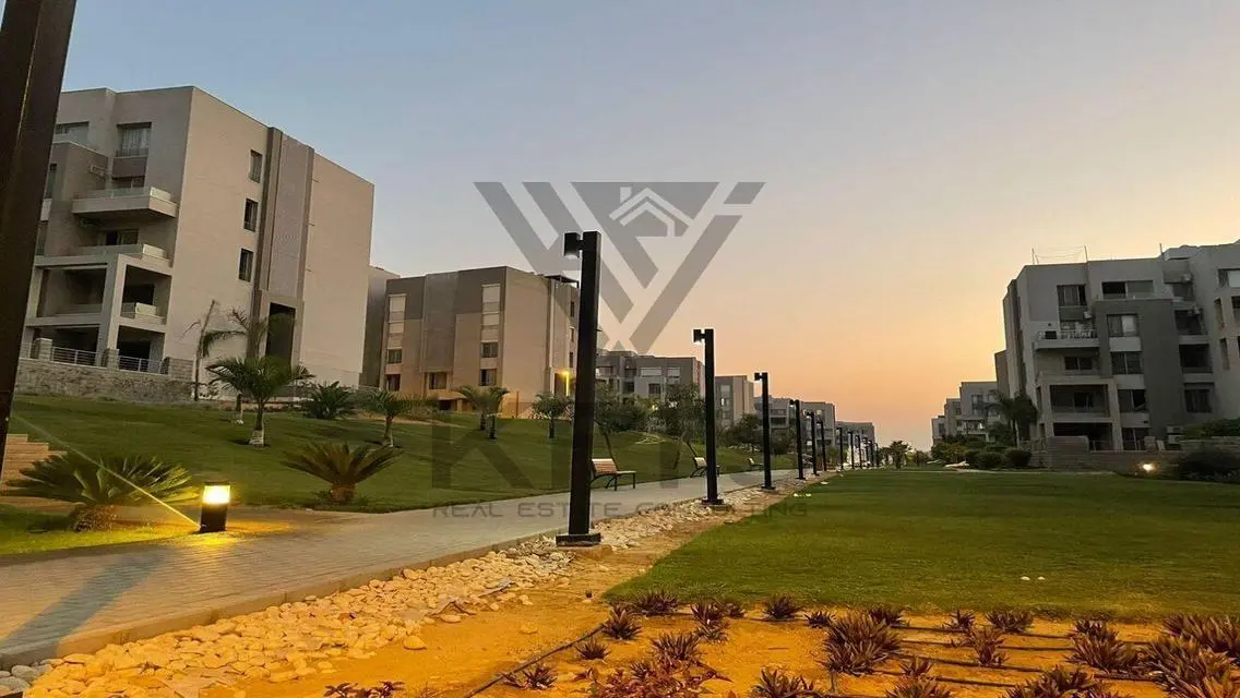فيلا فاخرة مع شرفة ومسبح مشترك
