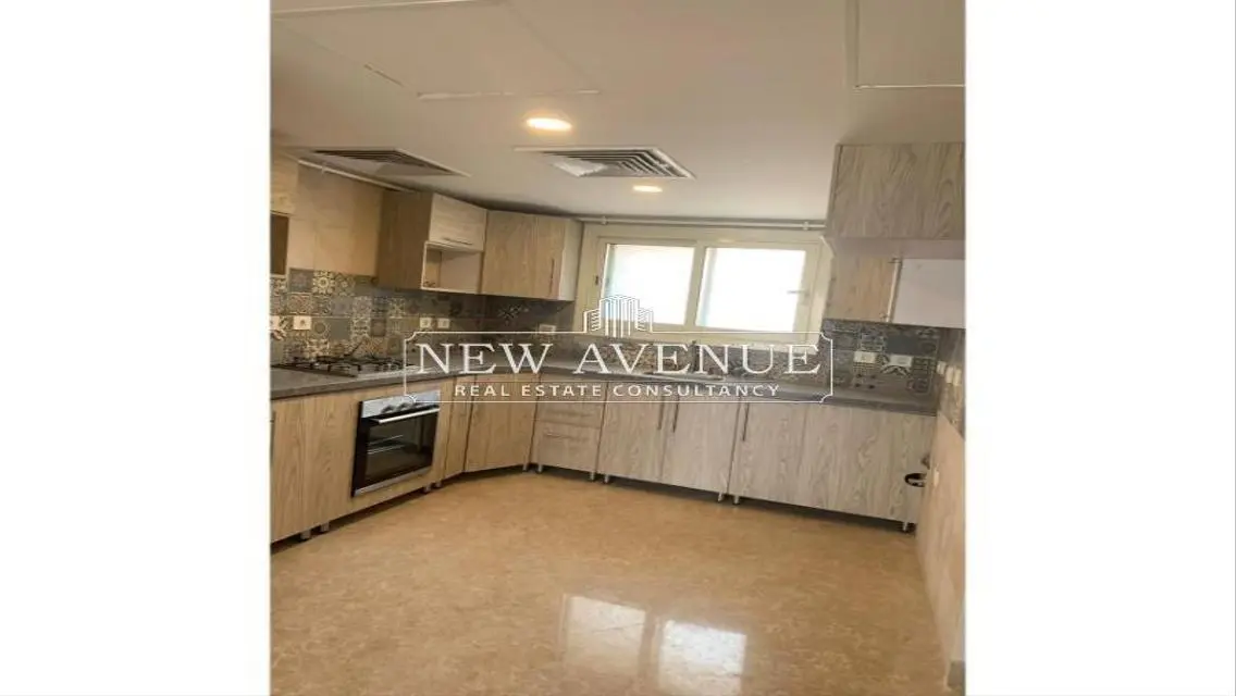 Luxurious Apartment with Spacious Layout in the Heart of the City!