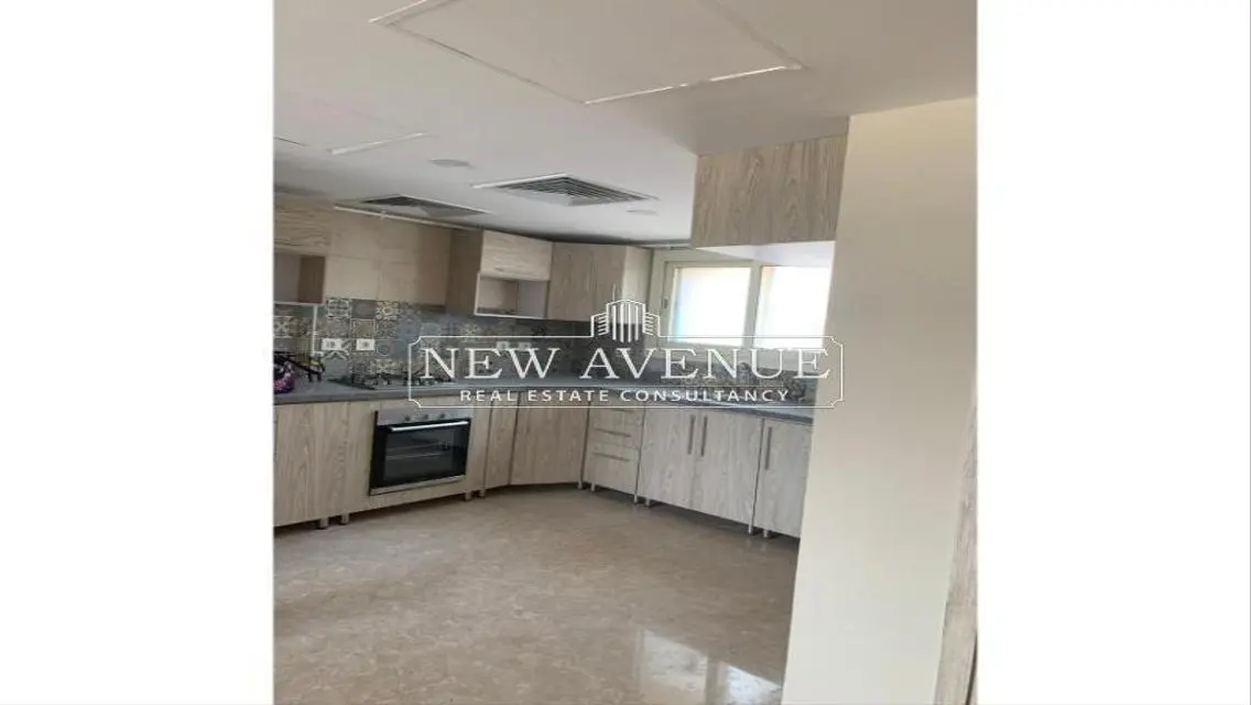 Luxurious Apartment with Spacious Layout in the Heart of the City!