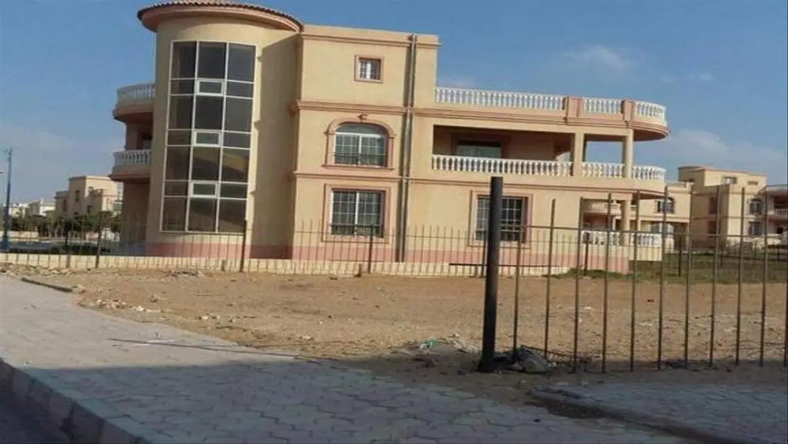 Luxury Villa for Sale with Maid and Study Rooms