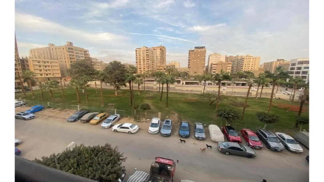 شقة فاخرة للبيع بمساحة كبيرة في موقع متميز