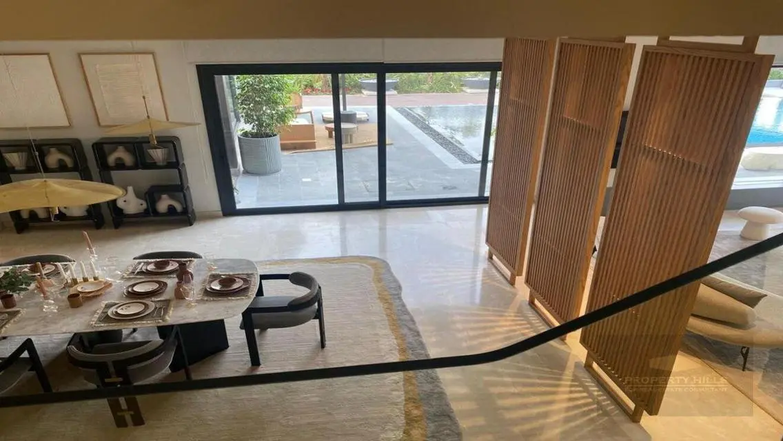 Luxury Villa with Full Amenities Overlooking Lakes