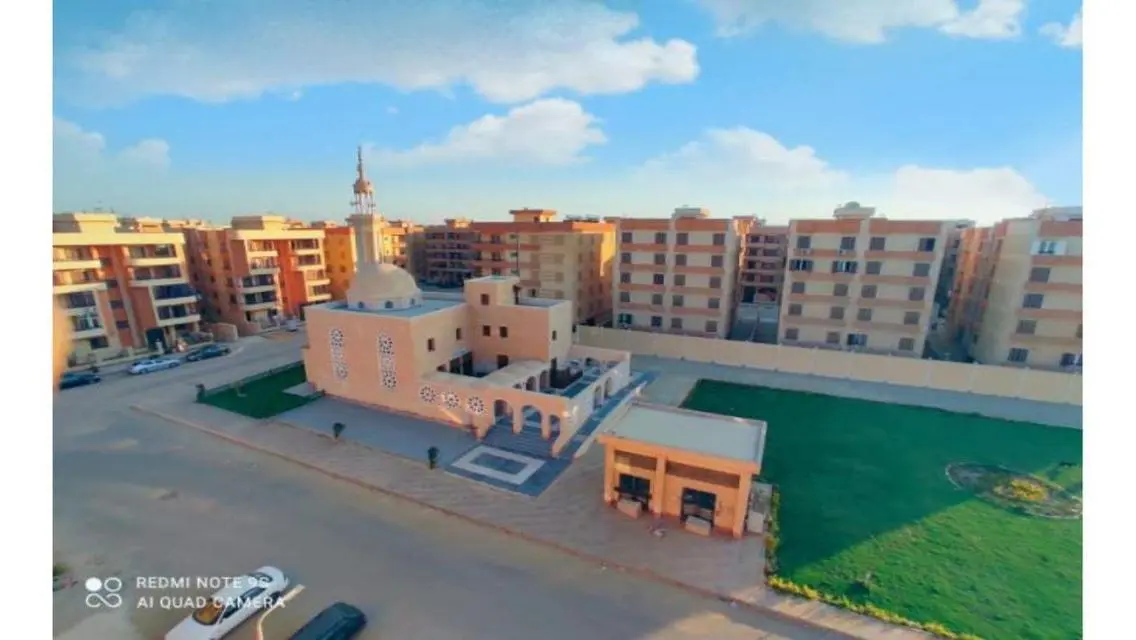 شقة فاخرة مع شرفة للبيع
