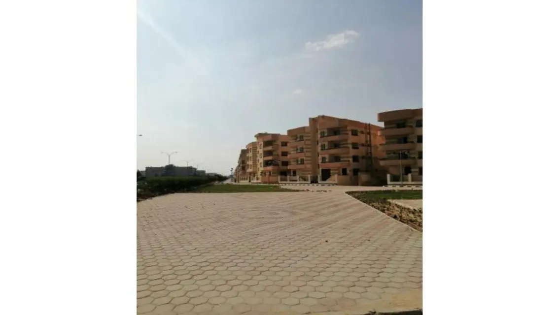 شقة فاخرة مع شرفة للبيع
