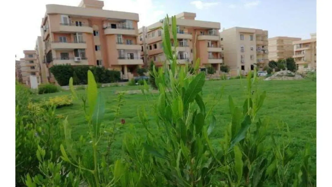 شقة فاخرة مع شرفة للبيع