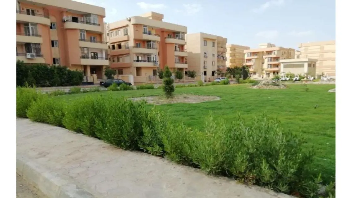 شقة فاخرة مع شرفة للبيع