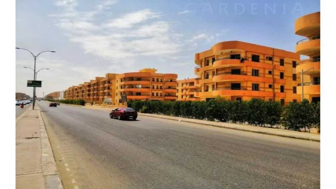 شقة فاخرة مع شرفة للبيع