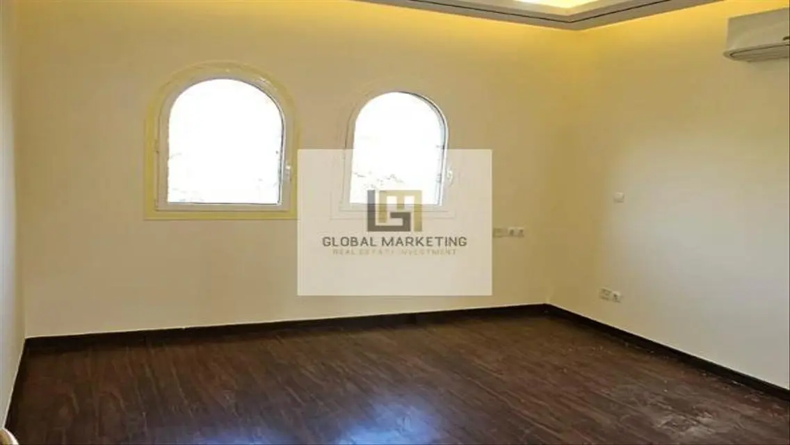شقة مميزة 320 متر مع حديقة خاصة