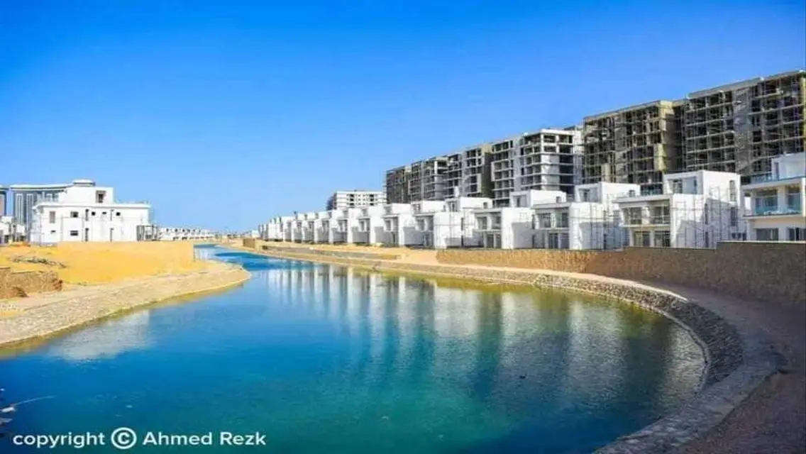 Double-View Apartment - 10
