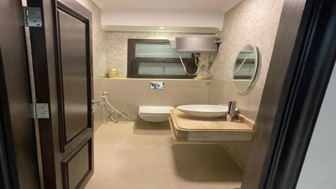 Luxury 3-Bedroom Apartment with Shared Pool in the Heart