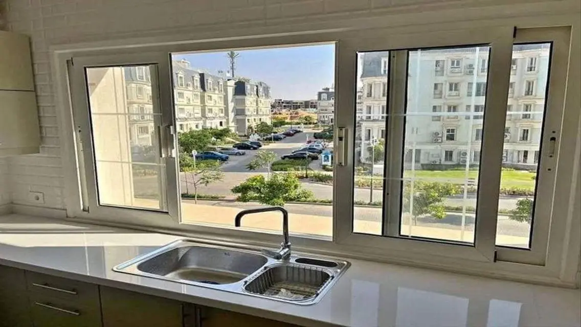 شقة فاخرة بمساحة واسعة مع amenities مميزة