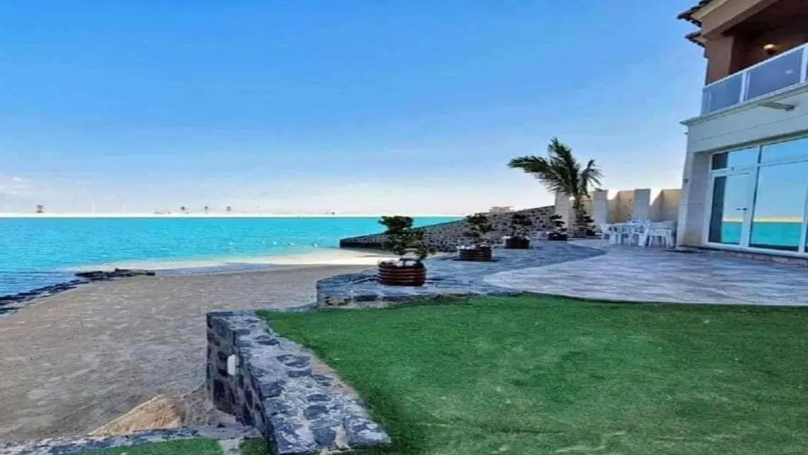 Stunning Villa with Private Garden and Swimming Pool