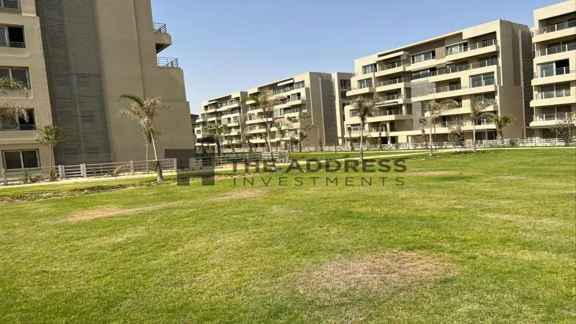 Luxury Apartment Overlooking Lakes with All Amenities
