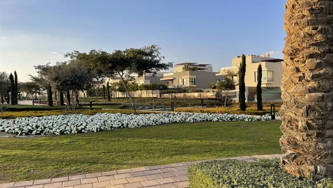 Luxury Villa for Sale with Expansive Space